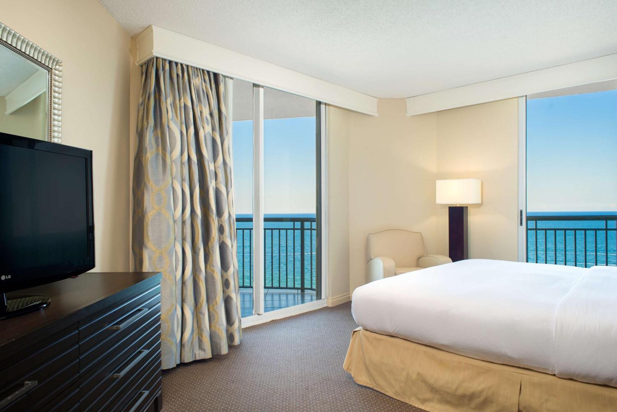 סאני איילס ביץ' Doubletree By Hilton Ocean Point Resort - North Miami Beach מראה חיצוני תמונה