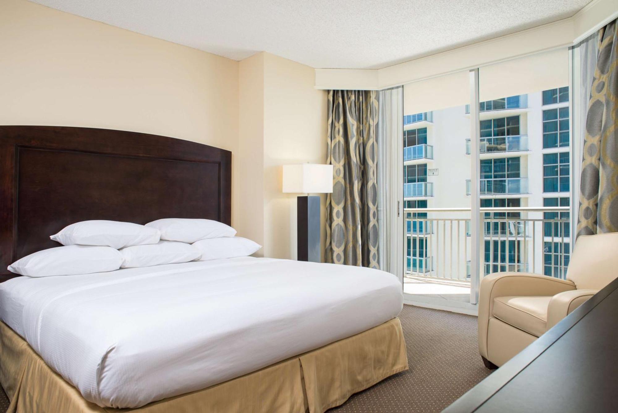 סאני איילס ביץ' Doubletree By Hilton Ocean Point Resort - North Miami Beach מראה חיצוני תמונה